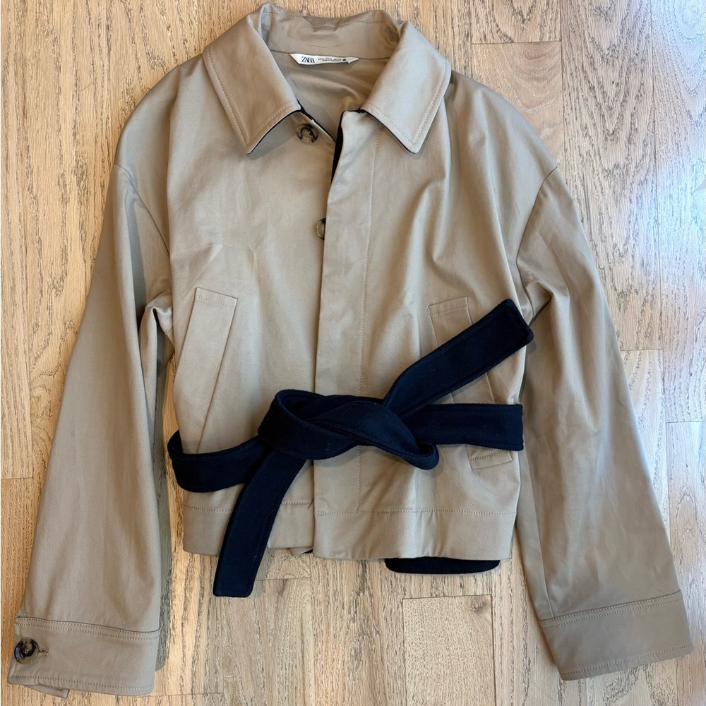 ZARA contrast belt cropped trench size M